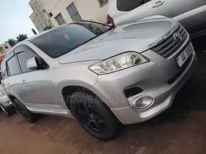Toyota Vanguard 2011 Silver