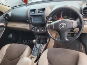 Toyota Vanguard 2011 Silver