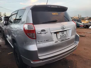 Toyota Vanguard 2011 Silver
