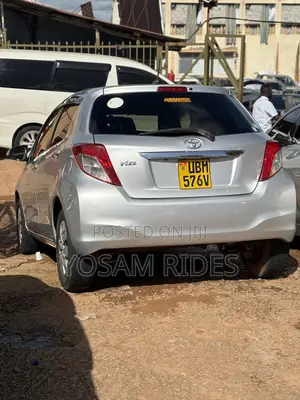 Toyota Vitz 1.3 FWD 5dr 2010 Silver