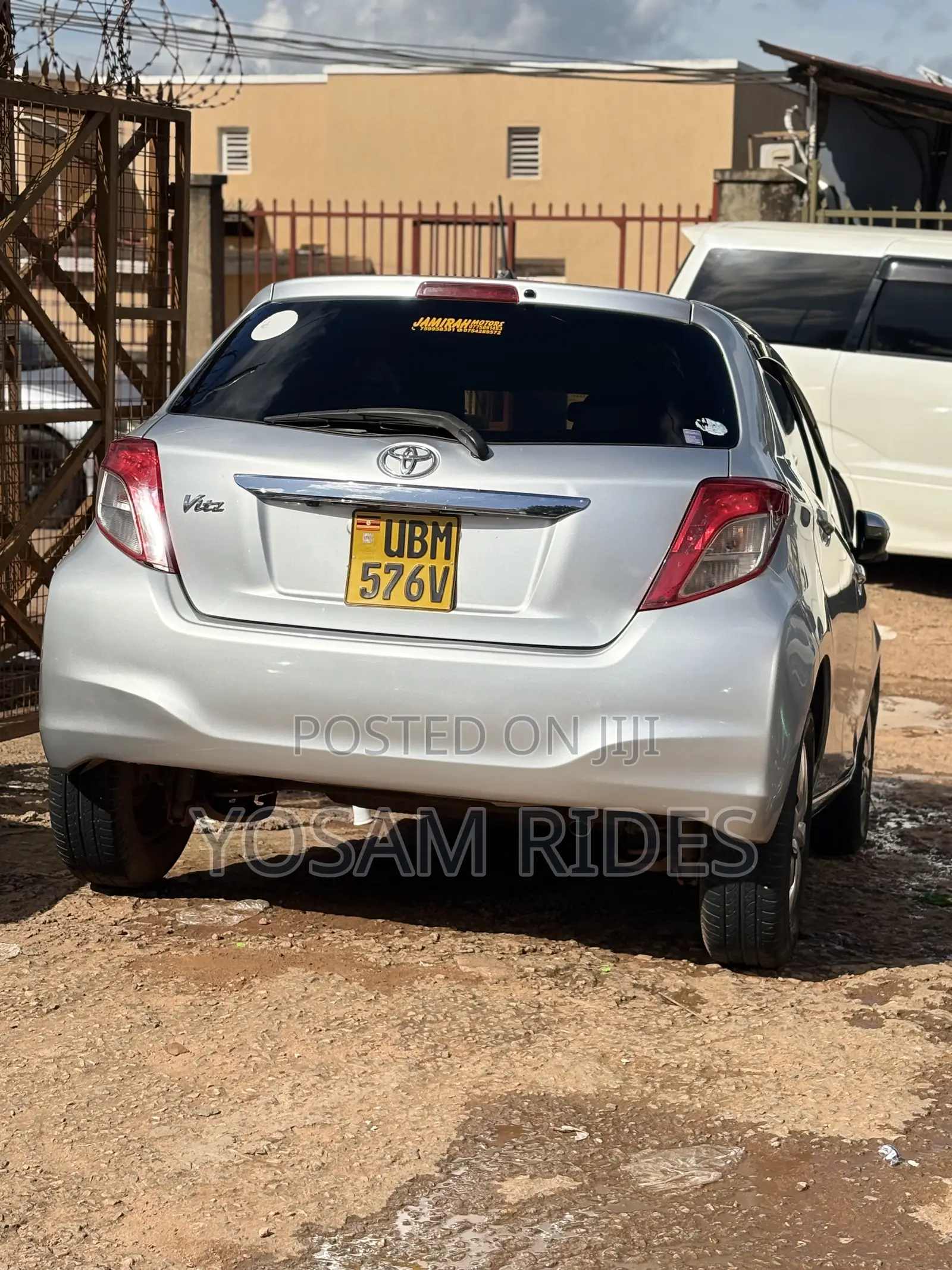Toyota Vitz 1.3 FWD 5dr 2010 Silver