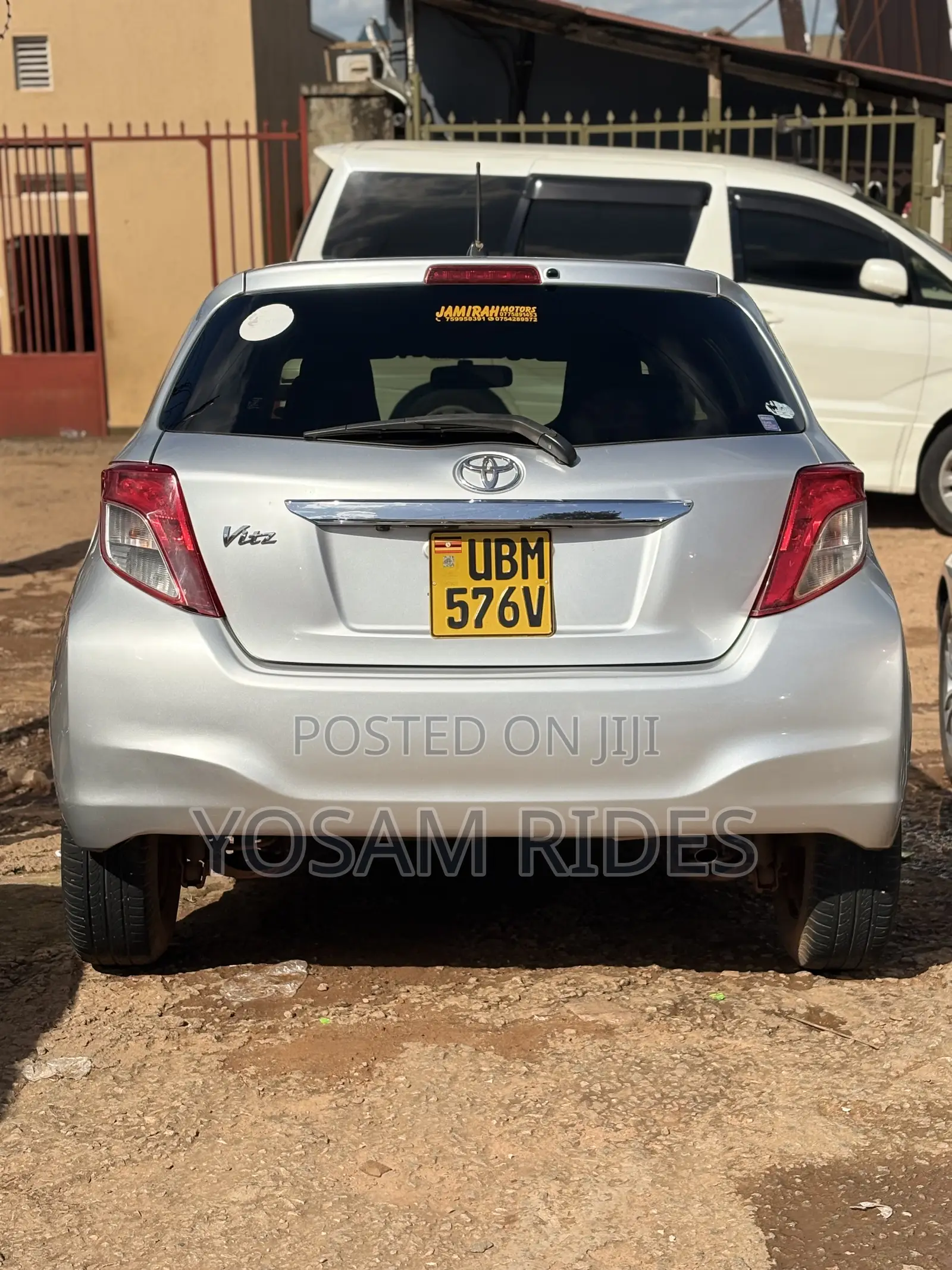 Toyota Vitz 1.3 FWD 5dr 2010 Silver