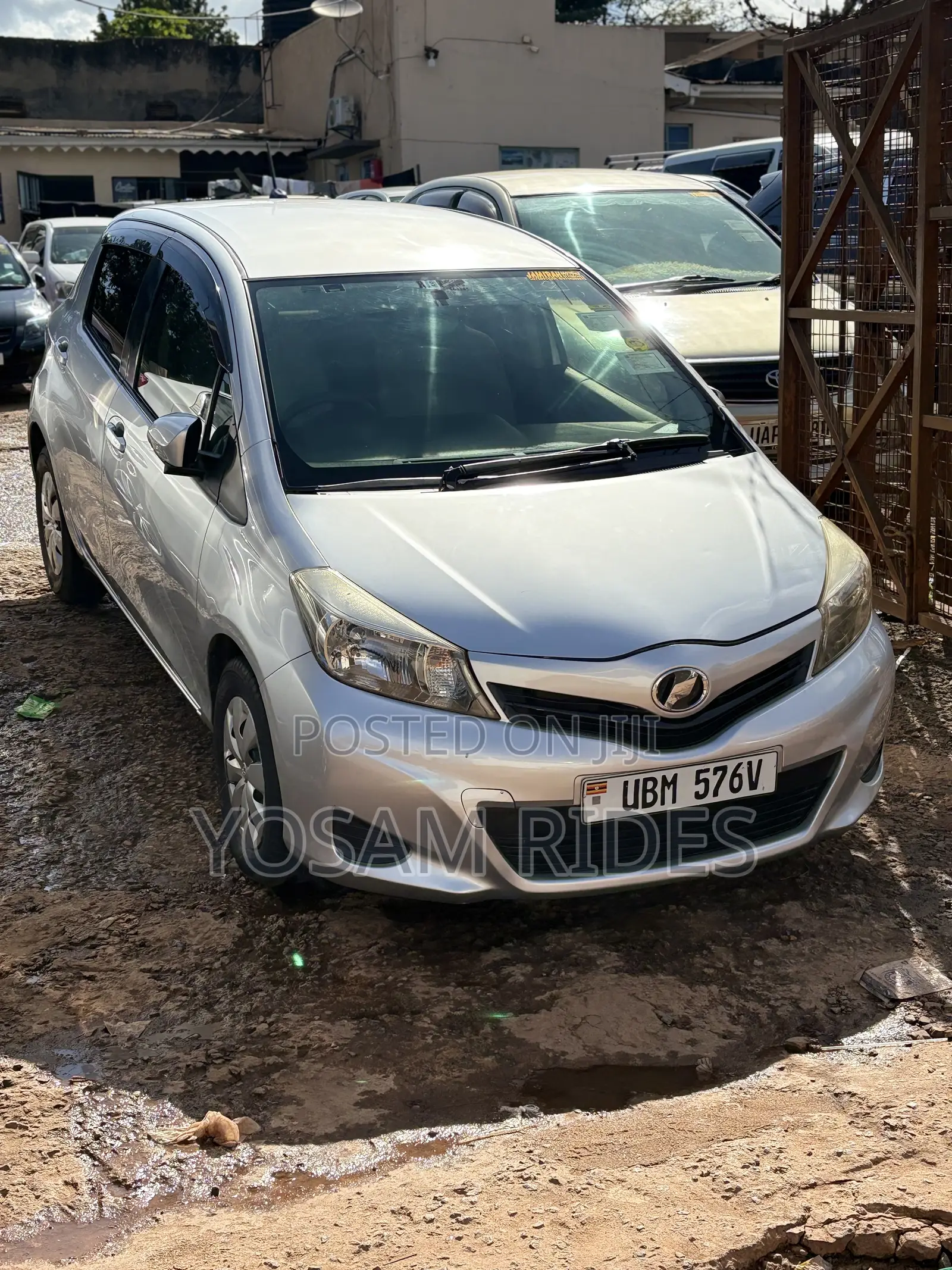 Toyota Vitz 1.3 FWD 5dr 2010 Silver