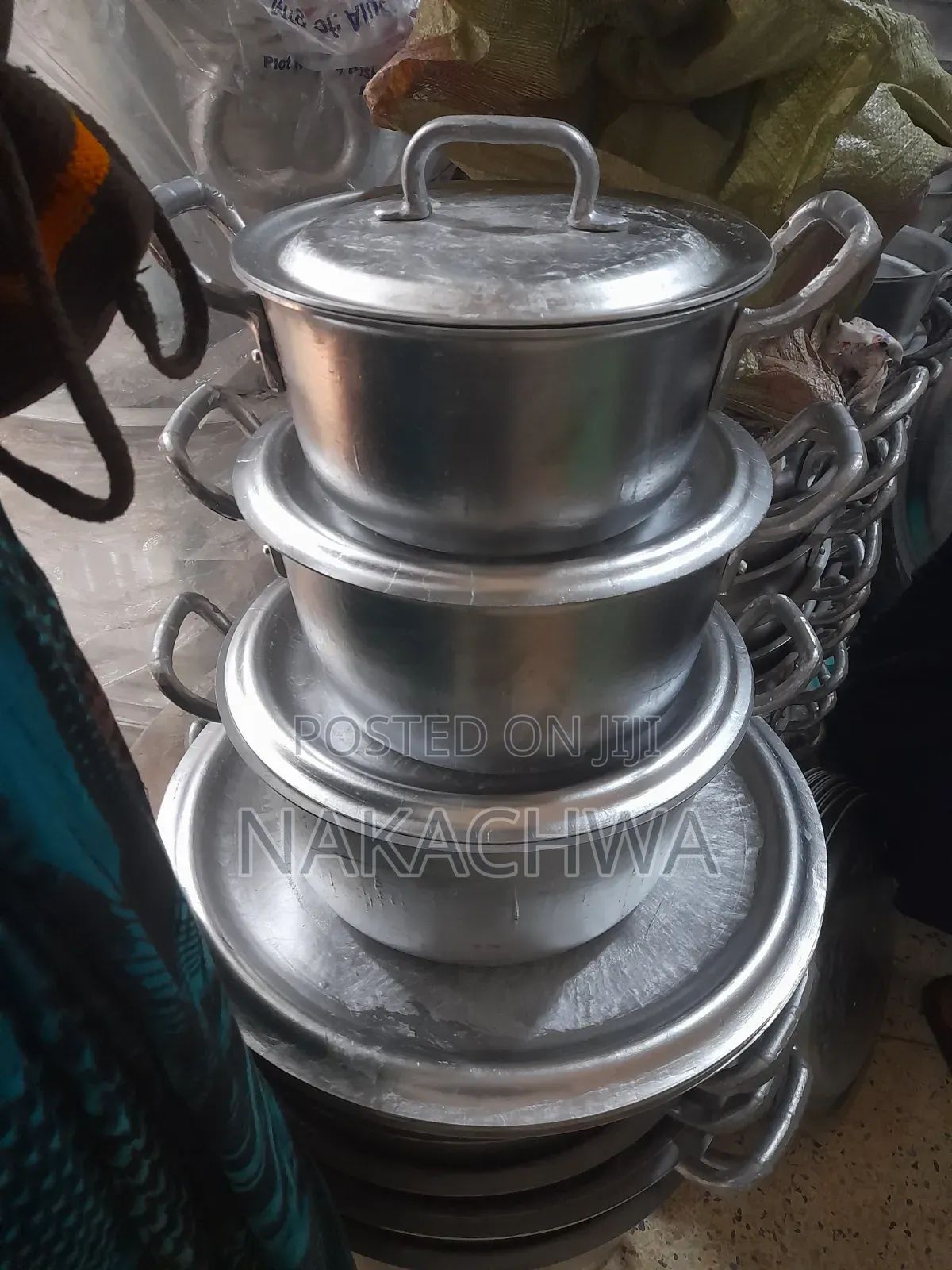 Food Source Pan With Handle