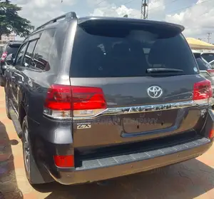 Toyota Land Cruiser 2018 Gray