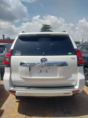 Toyota Land Cruiser Prado 2019 White