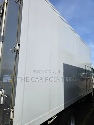 Isuzu 2016 Refrigerator Truck