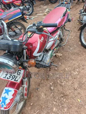 TVS HLX 125 2022 Red