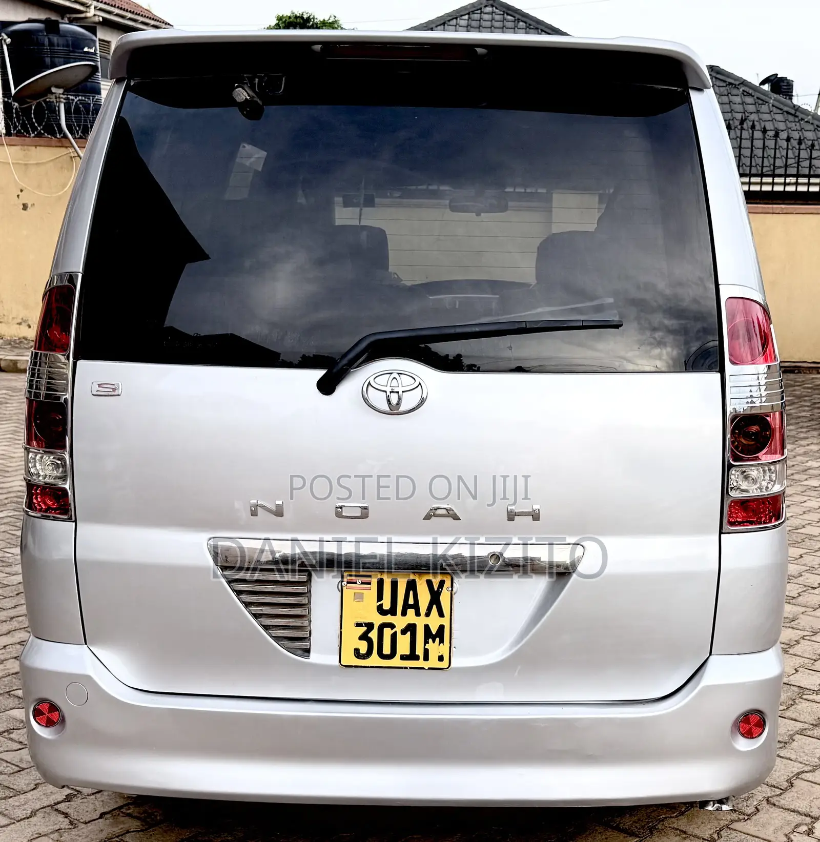 Toyota Noah 2.0 FWD (8 Seater) 2005 Silver