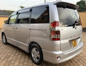 Toyota Noah 2.0 FWD (8 Seater) 2005 Silver