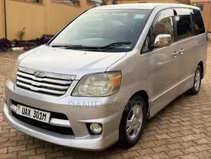 Toyota Noah 2.0 FWD (8 Seater) 2005 Silver