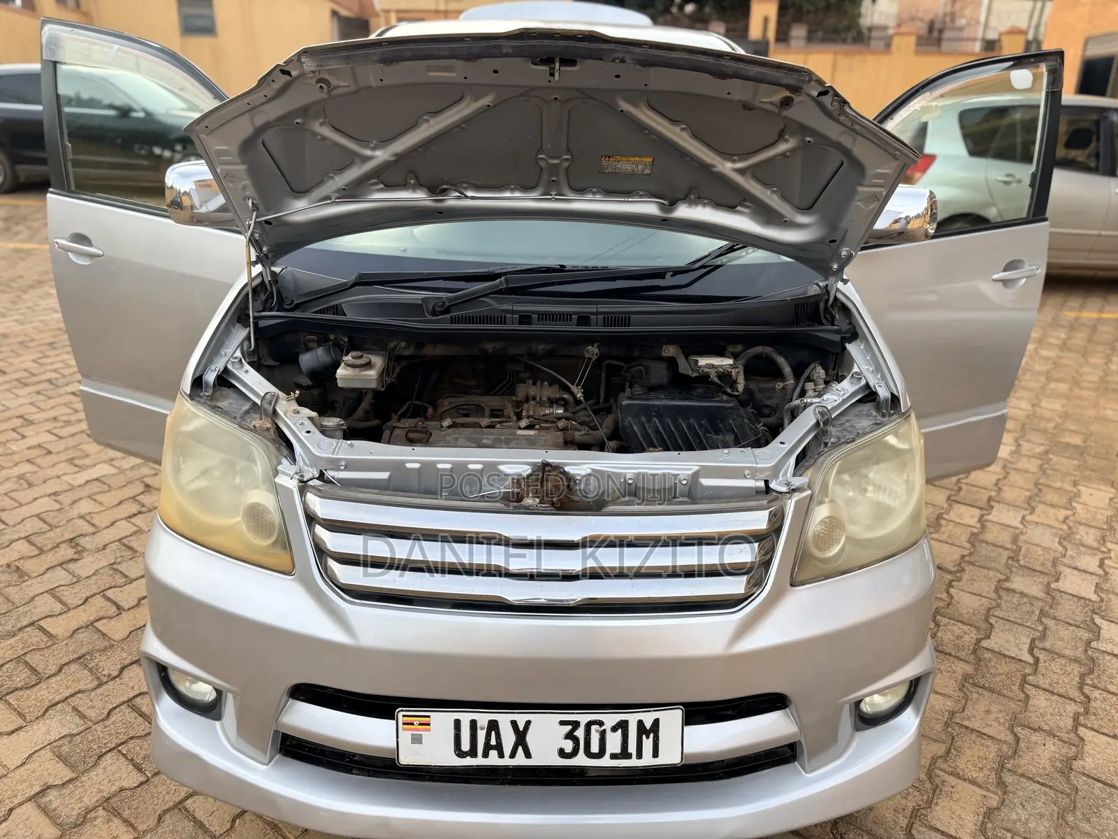 Toyota Noah 2.0 FWD (8 Seater) 2005 Silver