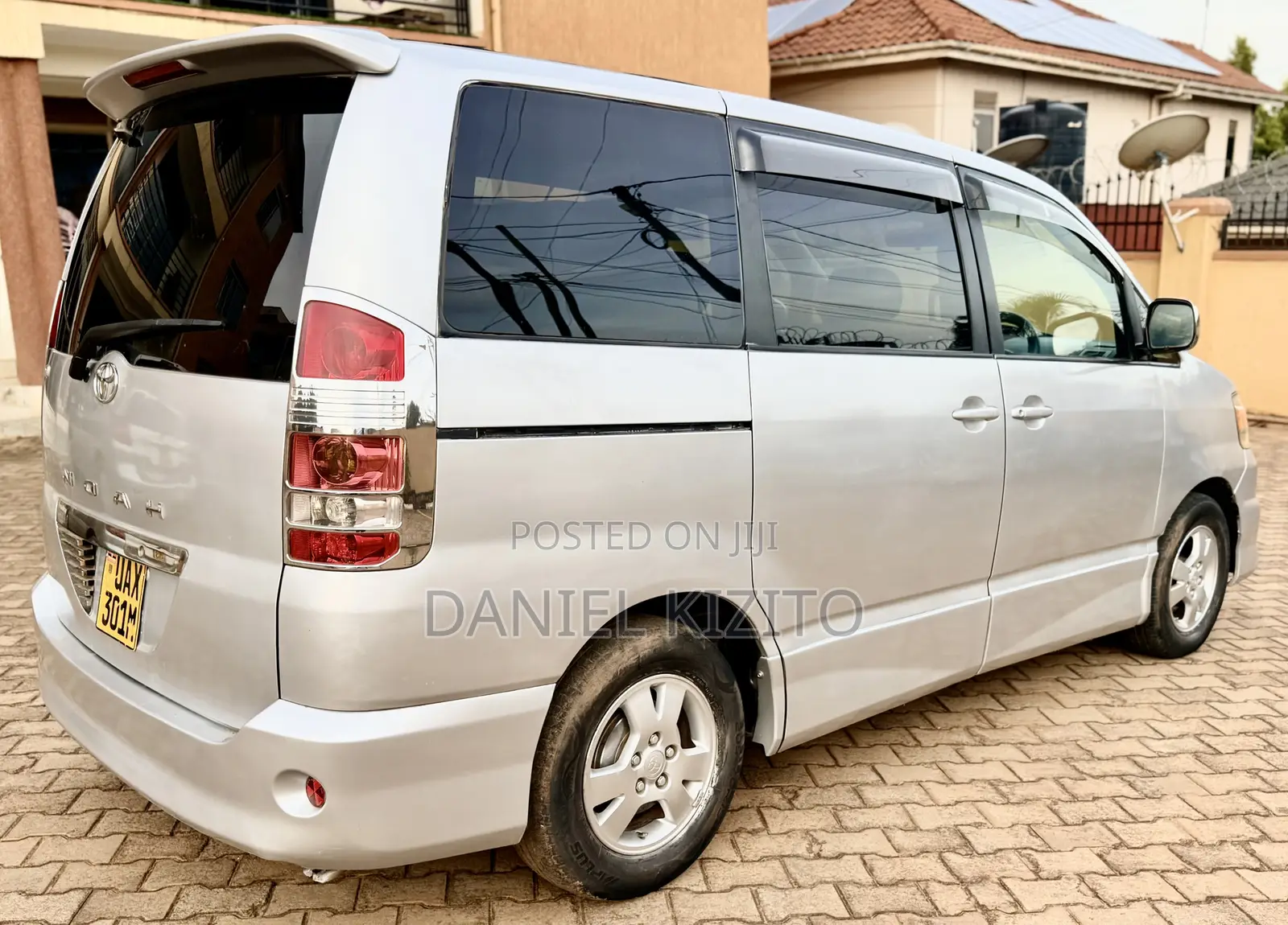 Toyota Noah 2.0 FWD (8 Seater) 2005 Silver