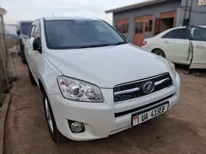Toyota RAV4 2011 White