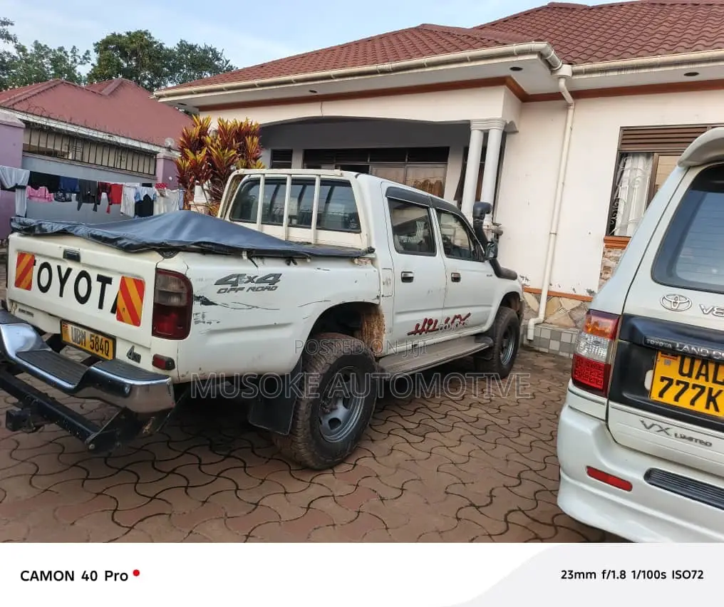 Toyota Hilux 1998 White