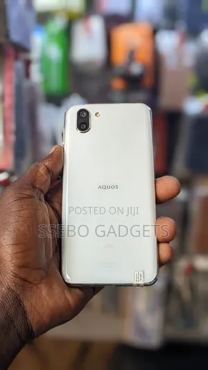 Sharp Aquos R2 64 GB White