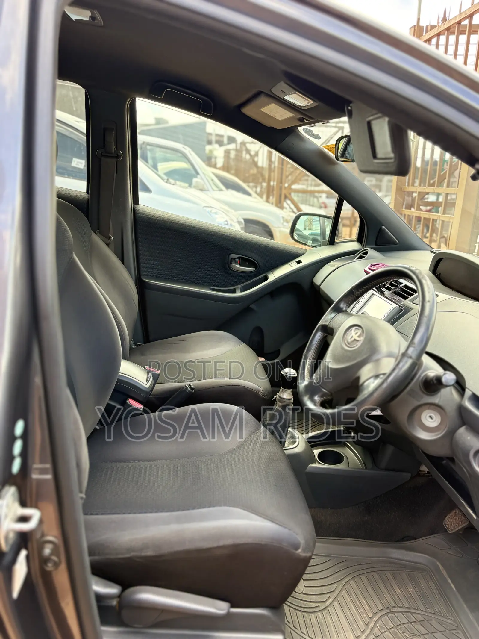 Toyota Vitz 1.5 FWD 5dr 2010 Gray