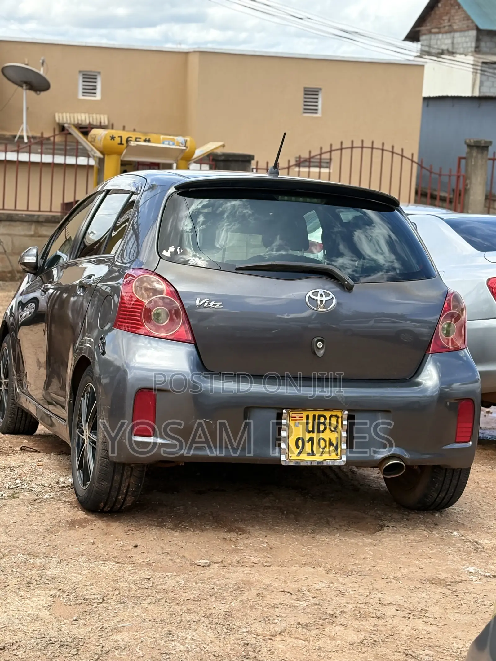 Toyota Vitz 1.5 FWD 5dr 2010 Gray