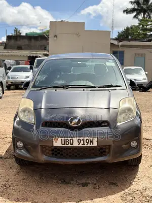 Toyota Vitz 1.5 FWD 5dr 2010 Gray