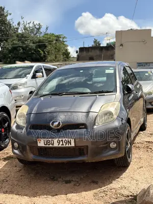 Toyota Vitz 1.5 FWD 5dr 2010 Gray