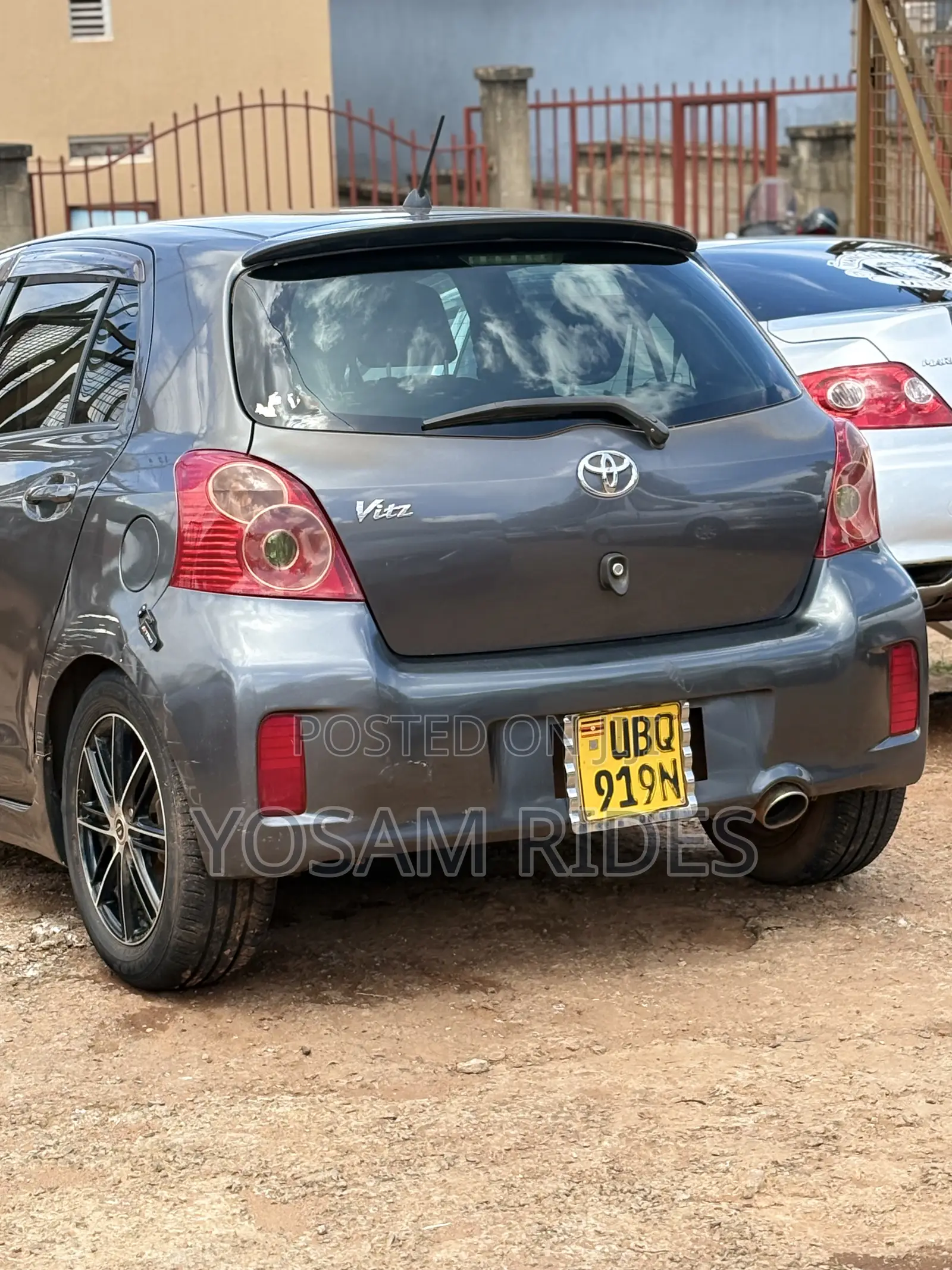 Toyota Vitz 1.5 FWD 5dr 2010 Gray