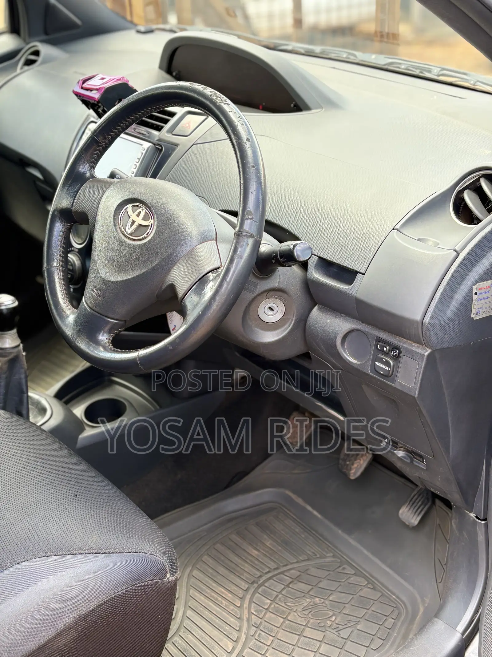 Toyota Vitz 1.5 FWD 5dr 2010 Gray