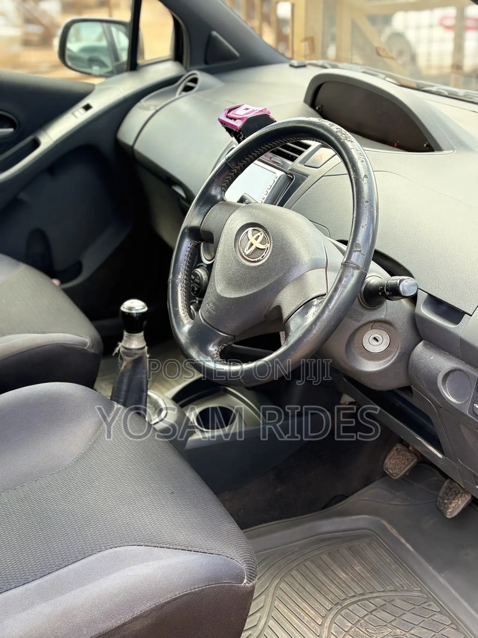 Toyota Vitz 1.5 FWD 5dr 2010 Gray
