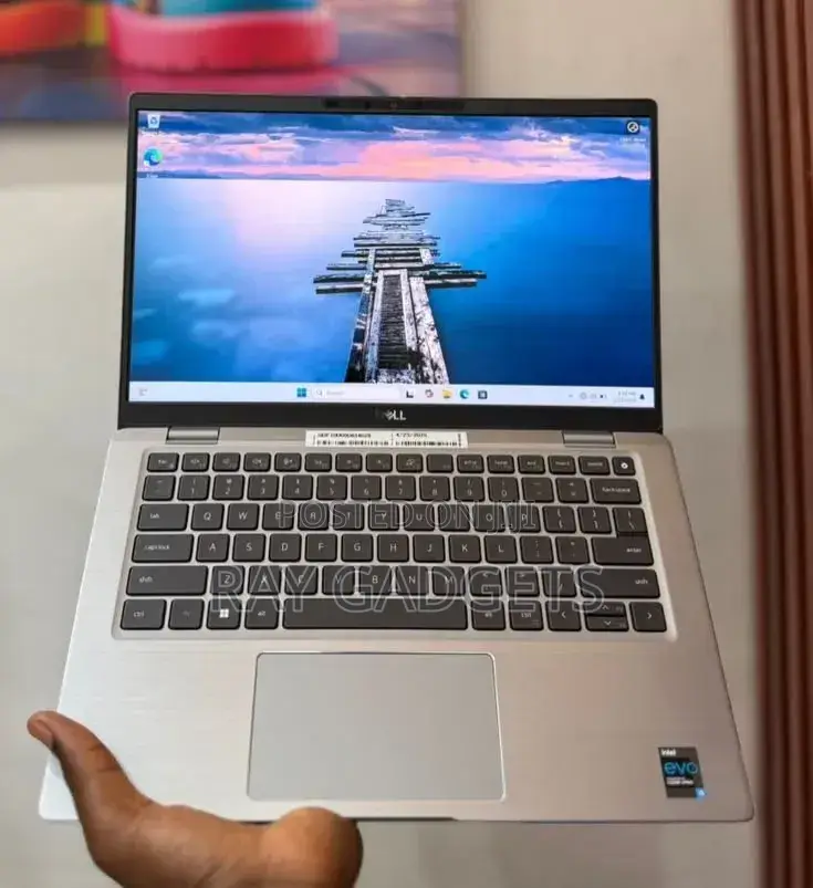 New Laptop Dell Latitude 5320 8GB Intel Core i7 SSD 256GB