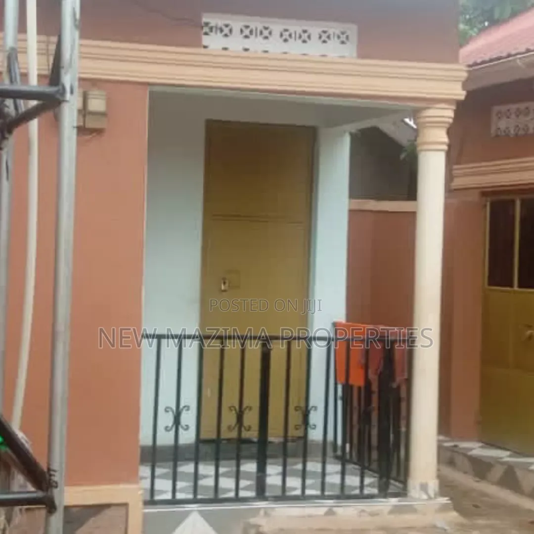 8bdrm Bungalow in Mengo Masanafu, Central Division for sale