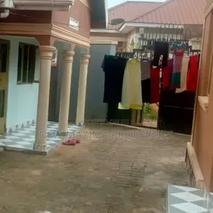 8bdrm Bungalow in Mengo Masanafu, Central Division for sale