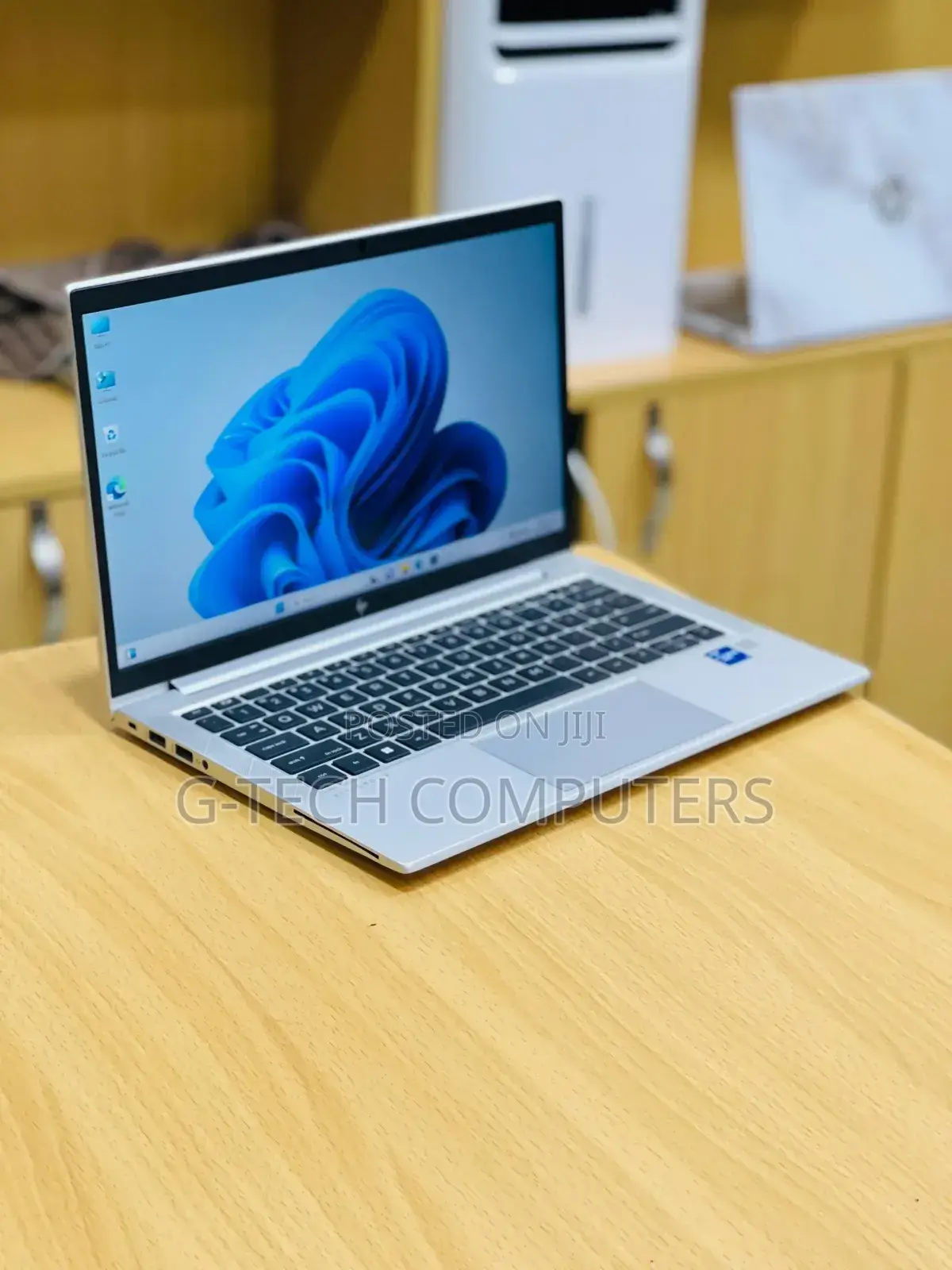 New Laptop HP EliteBook 830 G8 8GB Intel Core i7 SSD 512GB