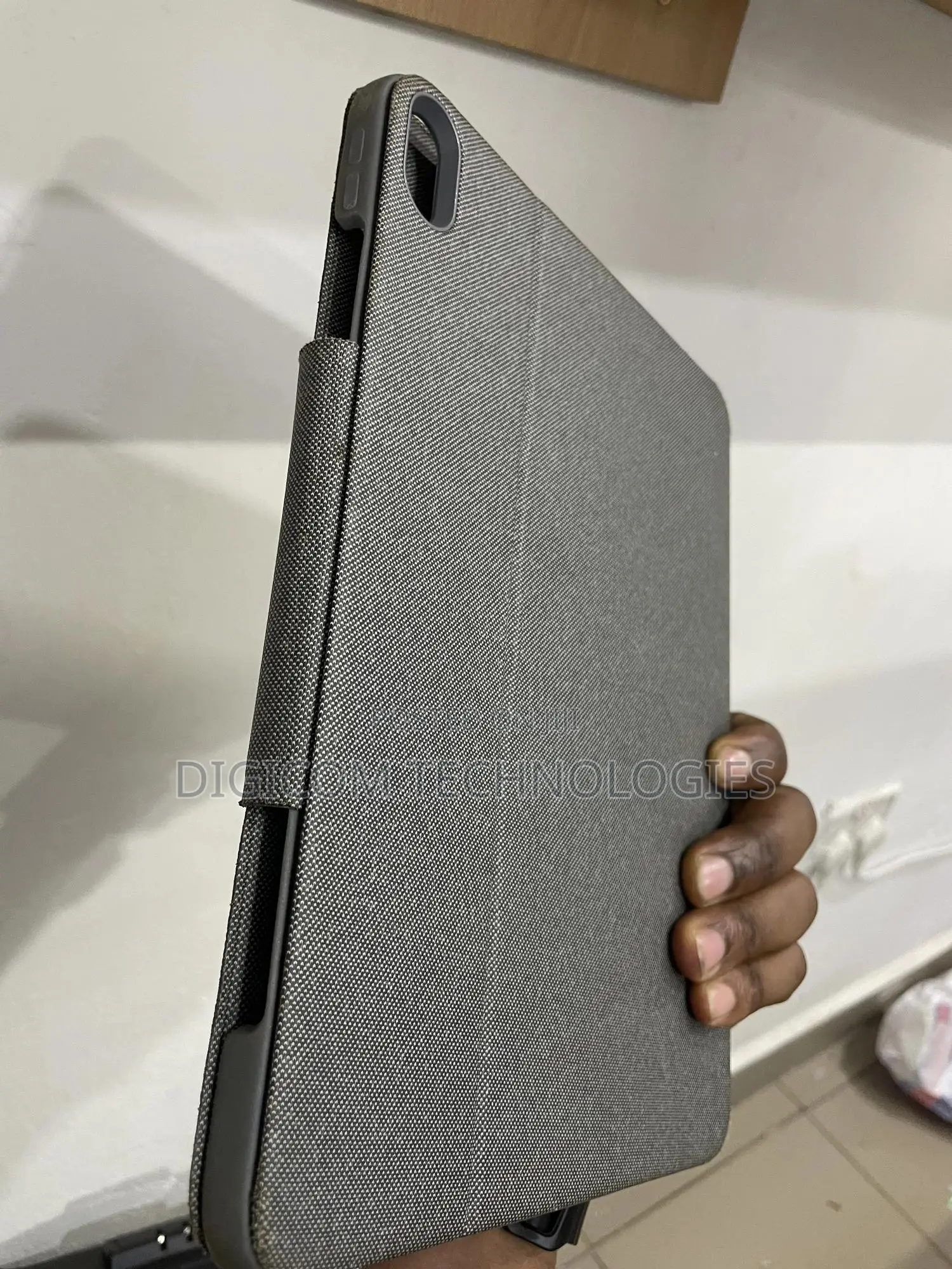 iPad Pro (11-Inch) Folio Touch Keyboard Case With Touchpad