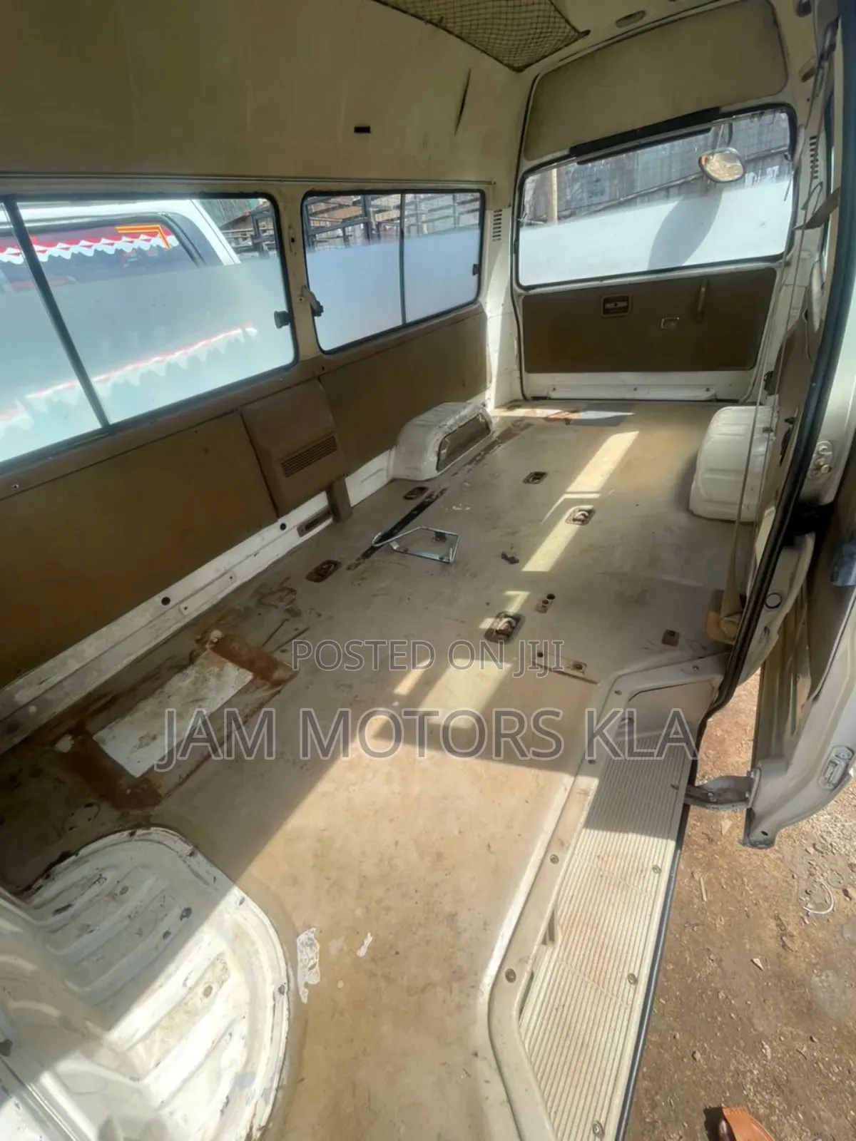 Toyota HiAce 1999 White