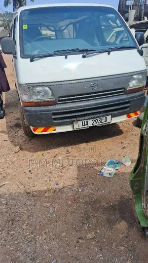 Toyota HiAce 2002 White