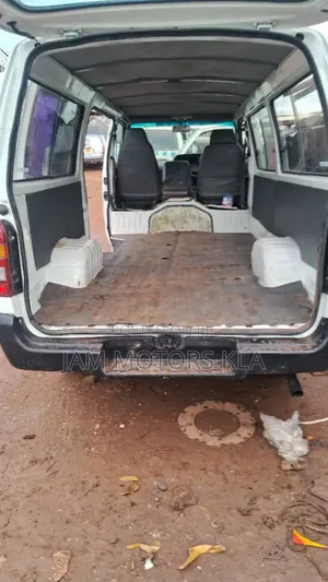 Toyota HiAce 2002 White