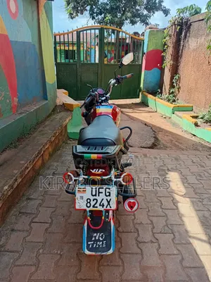 TVS HLX 125 2025 Red