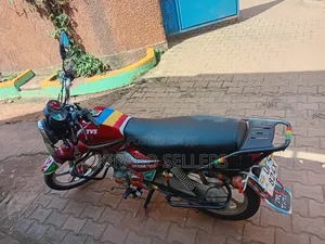 TVS HLX 125 2025 Red