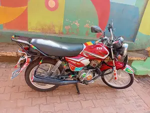 TVS HLX 125 2025 Red
