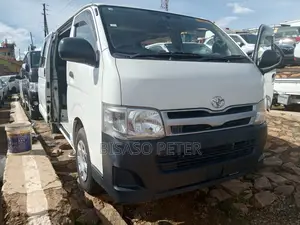 Toyota HiAce 2013 White