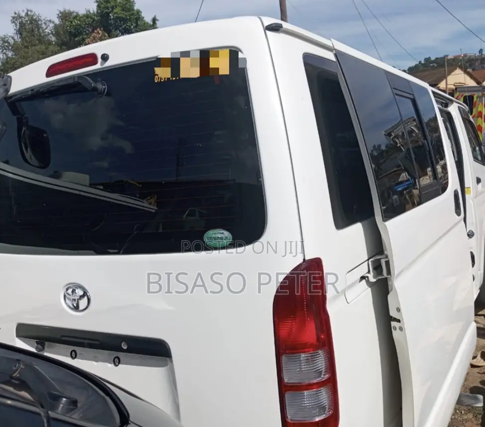 Toyota HiAce 2013 White