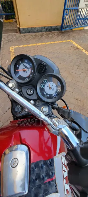 TVS HLX 125 2021 Red