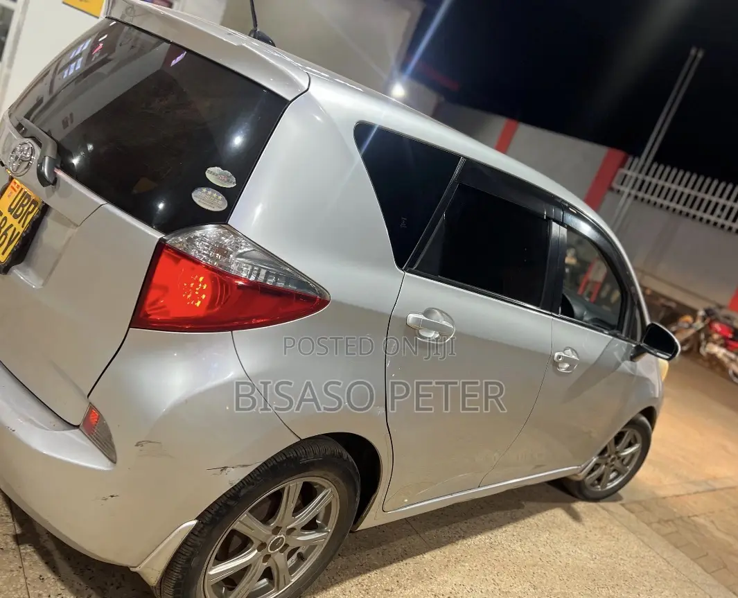 Toyota Ractis 1.5 AWD 2011 Silver