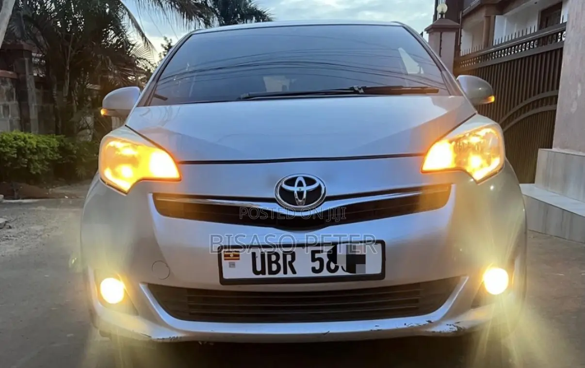 Toyota Ractis 1.5 AWD 2011 Silver