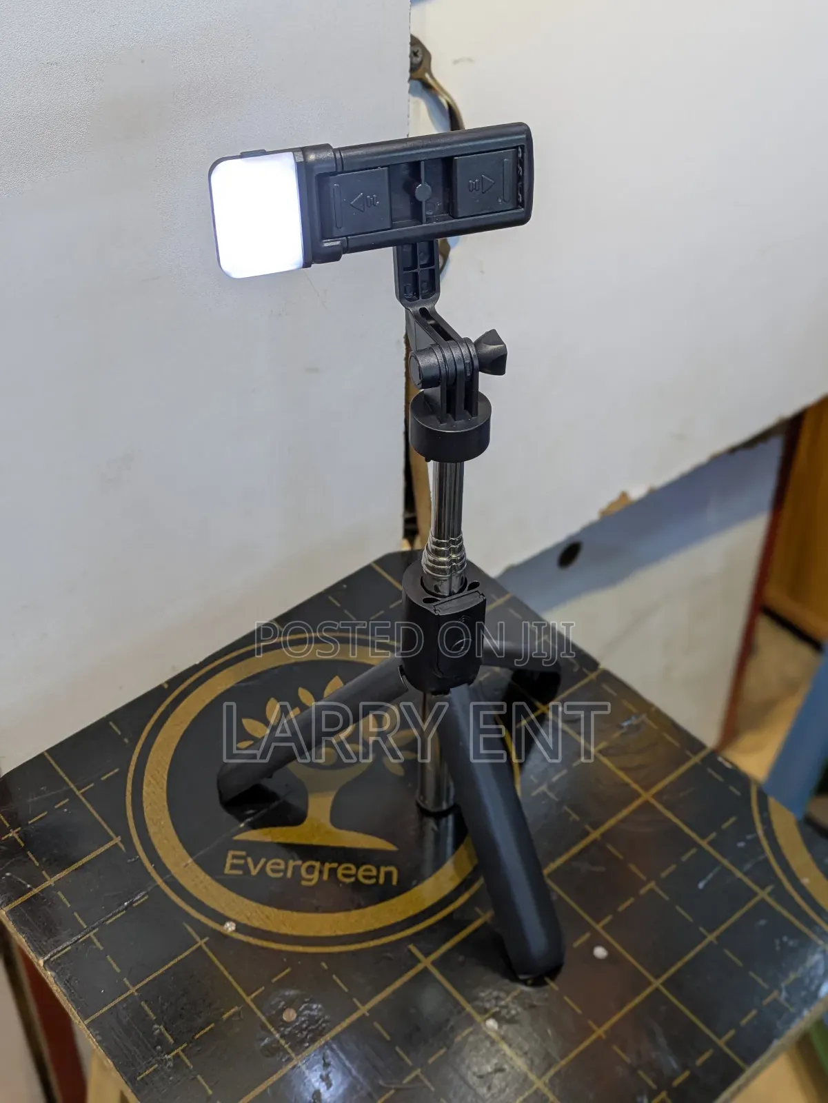 S05-S Selfie Stick With Led Light Remote – Extendable to 100cm