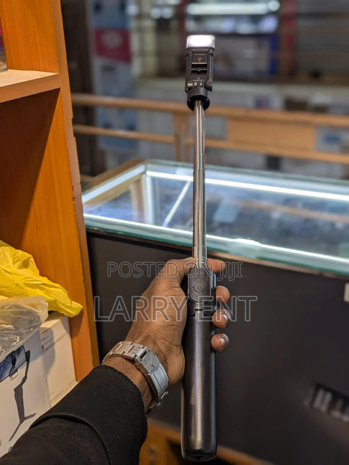 S05-S Selfie Stick With Led Light Remote – Extendable to 100cm