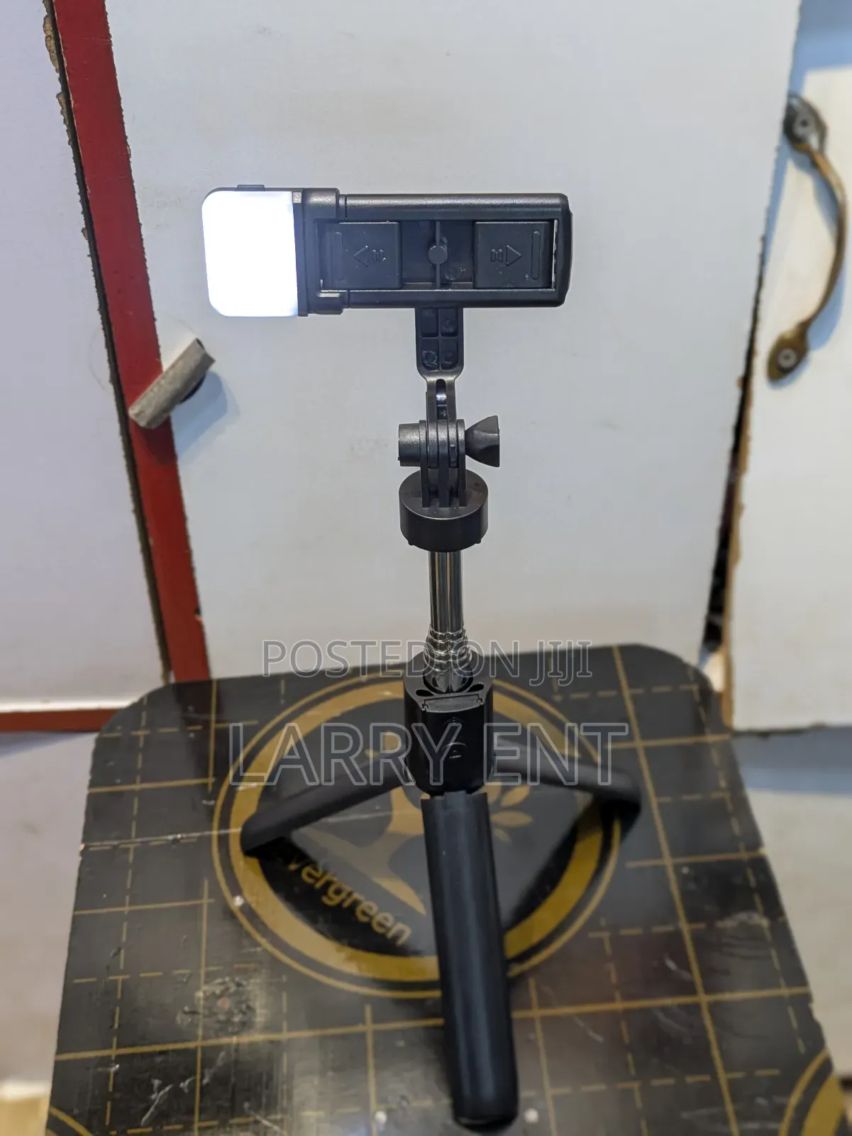 Selfie Stick Tripod S05-S – Led Light, Bluetooth Remote,Adjustable