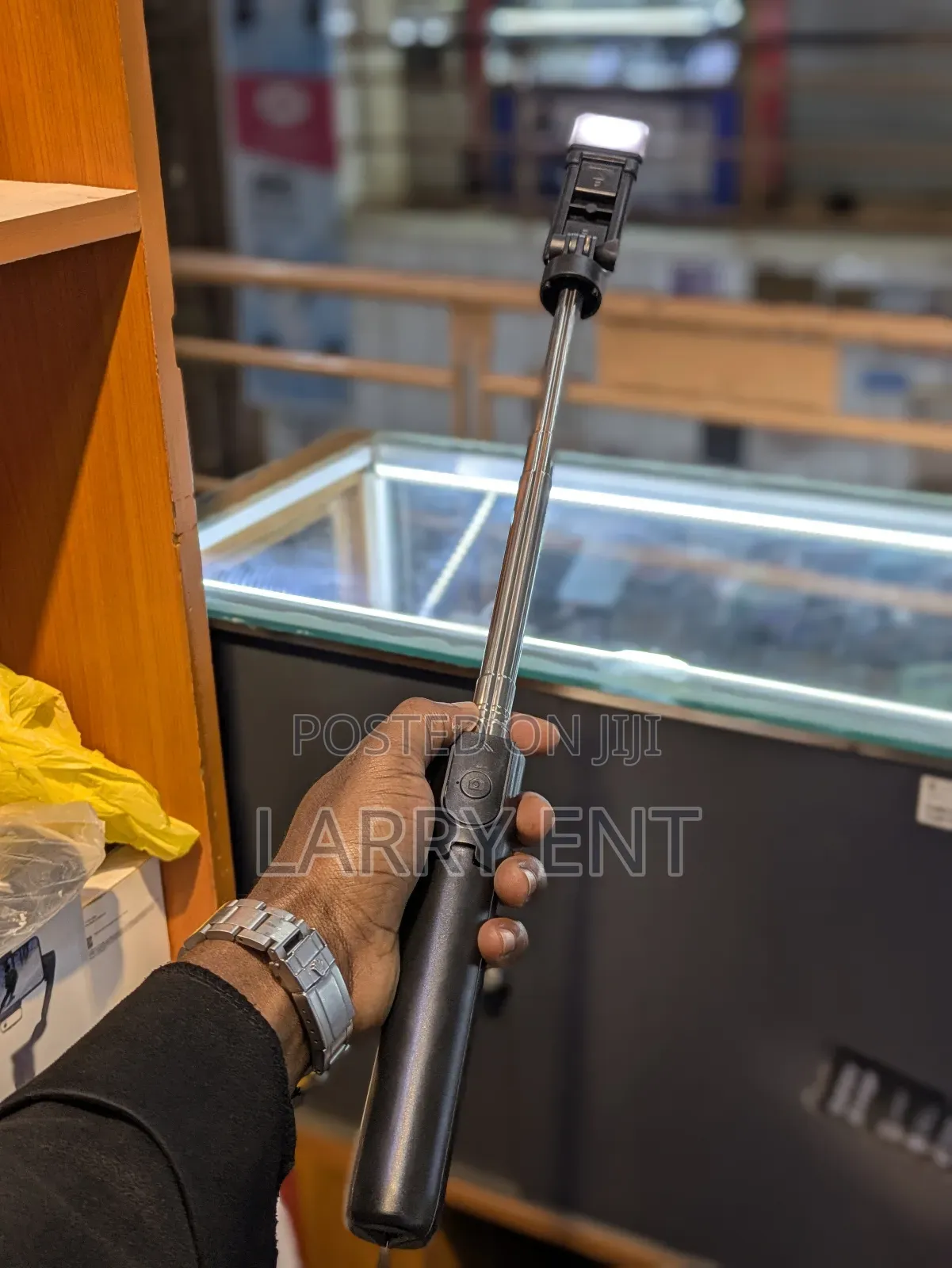 Selfie Stick Tripod S05-S – Led Light, Bluetooth Remote,Adjustable