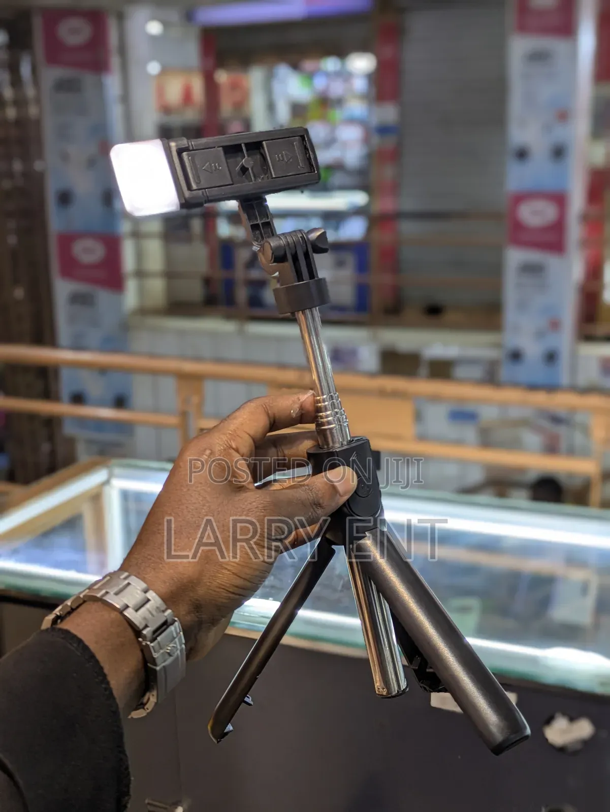 S05-S Selfie Stick – Portable Tripod With Light Remote Control