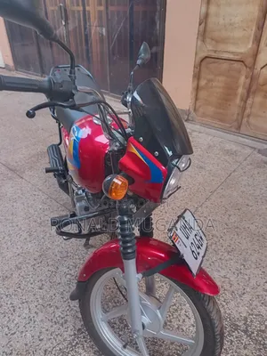 Bajaj CT 125X 2025 Red