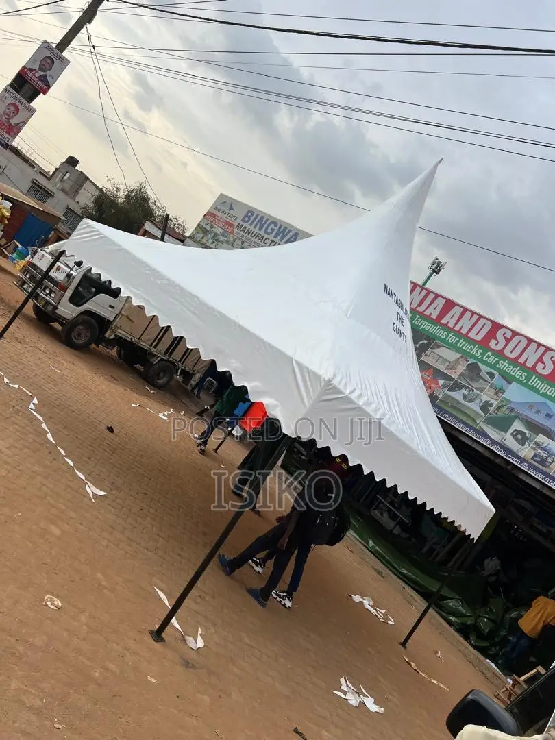 A Pure White 50 Seater Tent